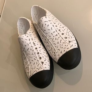 Native shoes - unisex M9/W11